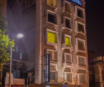 https://imgcld.yatra.com/ytimages/image/upload/t_hotel_yatra_city_desktop/v1482818588/Domestic Hotels/Hotels_Kolkata/Treebo Green View/Facade.jpg